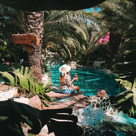Flamingo & - Pet Friendly Отель
